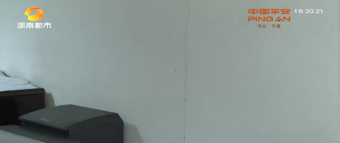DƬ